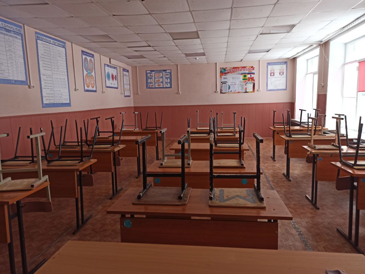 Изображения кабинета физики.